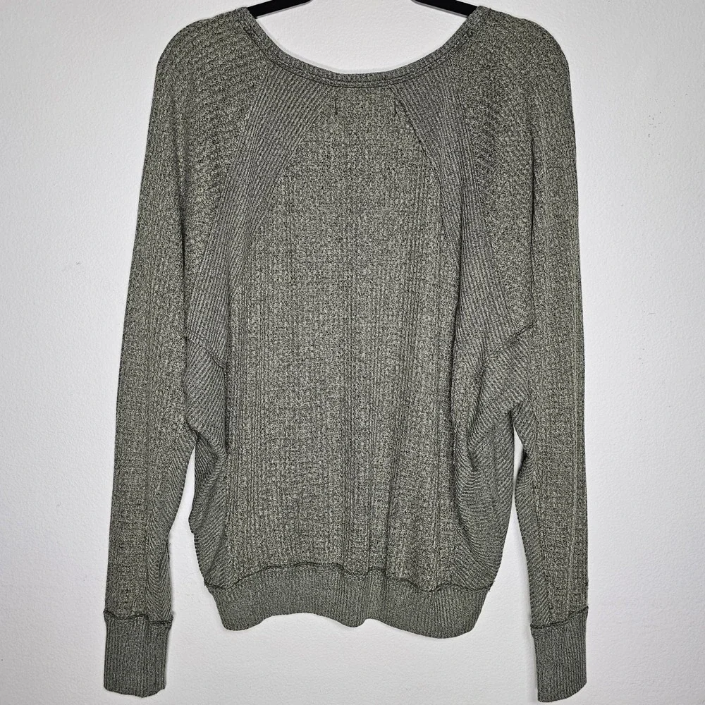 We The Free People Small Waffle Knit V-Neck Top Long Sleeve Olive Green Comfy‎